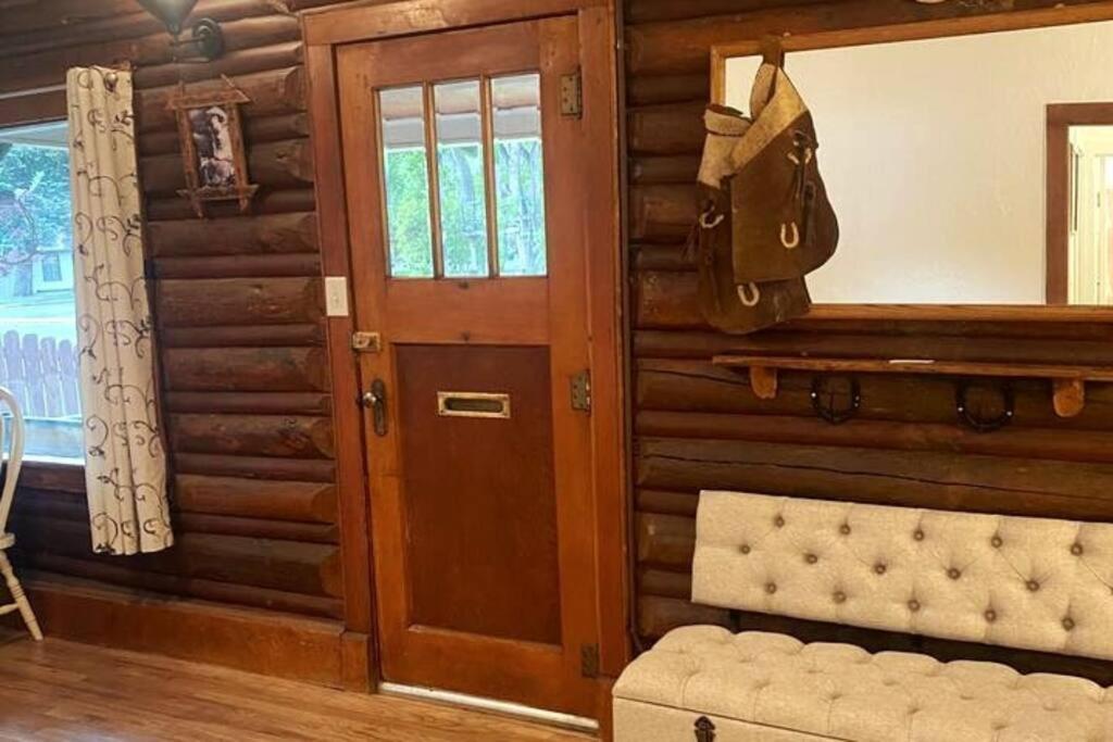 Hébergement de vacances Comfy Log In Walking Distance Of Downtown *