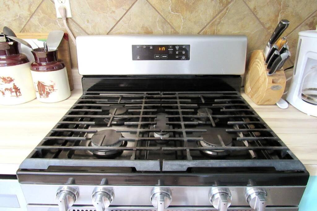 Comfy Log In Walking Distance Of Downtown