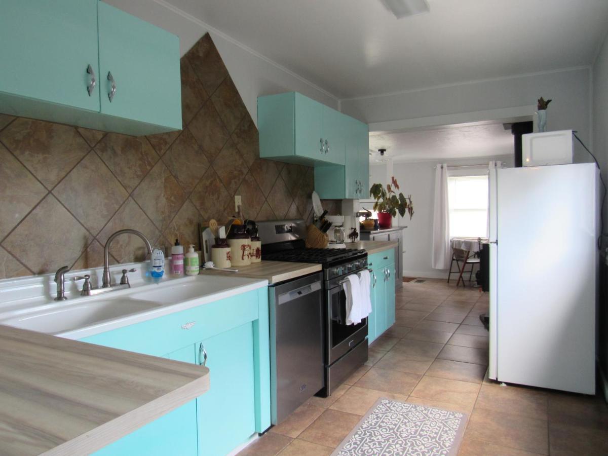 Comfy Log In Walking Distance Of Downtown *