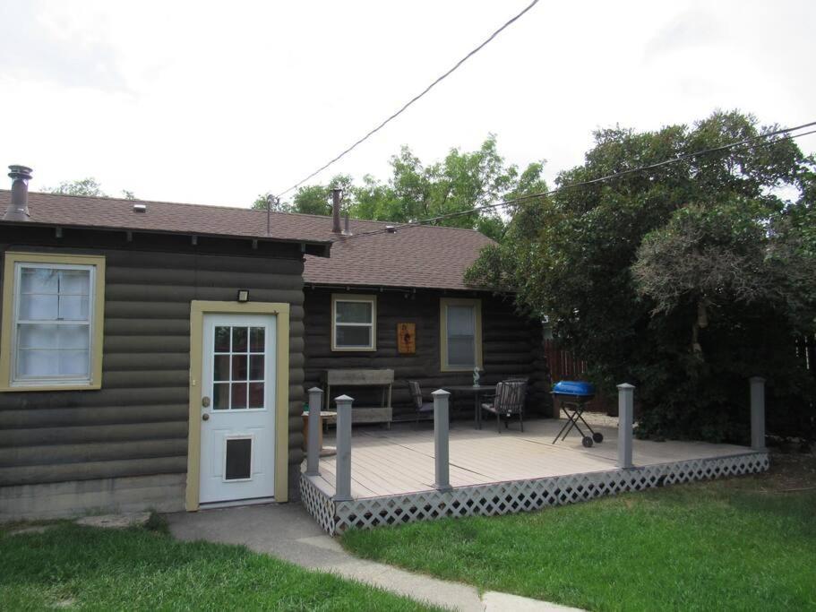Comfy Log In Walking Distance Of Downtown Cody